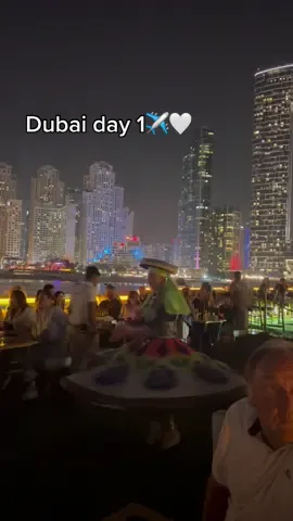 Who wants to upgrade me to business? #emirates #dubai #Vlog #fyp 