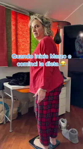Quanti di voi stanno iniziando la dieta per l’estate ora? ☀️😂 @Angela Alviti #maaaèvalè #mamma #mammaefiglio #ridere #coppia #moglieemarito #mammaepapà 