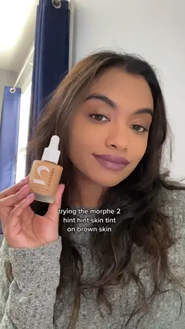 i bought the @morphe2 hint hint skin tint in shade “hint of honey” to test out as every day make up on my oily acne prone skin 🥰 the application is definitely smooth and looks like no makeup makeup! now to see if it holds up throughout the day  and can we talk about the shade match 😮‍💨 #morphe2skintint #hinthintskintint #morphe2review #foundationroutine #foundationreview #fyp #fypシ #browngirlmakeup #foundationforbrowngirls #brownskinfriendlymakeup #skintintforbrowngirls #brownskinmakeup #nomakeupmakeup 
