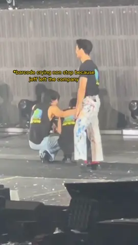 I hope he's ok now . Even if he's not ok ,some coconut will solve it. #BarcodeTinnasit #BarcodeWeLoveYou #JeffSatur #jeffbarcode #jeffcode #kinnporschetheseriescasts #kinnporschetheseries #kinnporche #kimchay #barcodetin #barcodescoconut #coconut #fy 