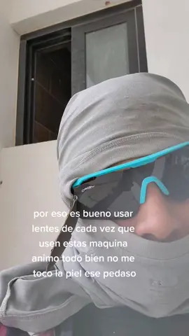 accidente en obra  esta vez estaba cortando una varilla y se rompió el disco ni modo cuando te toca ni aun que te quites de ley. #obra #accidente #blakanddeker #veracruz 