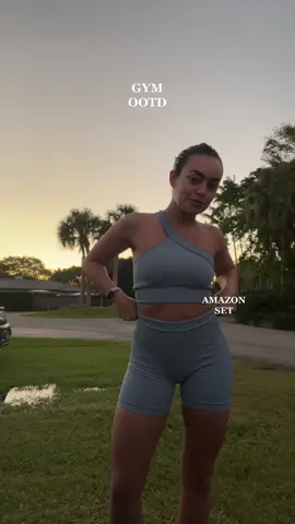 Gym OOTD 💪 #contentcreator #miamiinfluencer #nanoinfluencer #dailyvlog #gym #gymgirls #gymgirlsoftiktok #gymootd #OOTD #ootdworkout #workoutset #amazon #amazonfinds #amazonset #abercrombie #asos #onclouds @amazon @asos @onrunning @abercrombie 