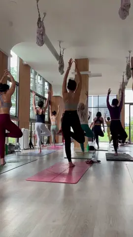 2 days of Yoga session with Sazou ✨🧘🏼‍♀️  ada yang bisa tebak tempat nya dimana ? 😍🤔 #yogajakarta #yogaindonesia #yogaday #yogajakartaselatan #yogabersama #yoga #yogaevent #eventyoga #yogaflow #fyp #yogi 