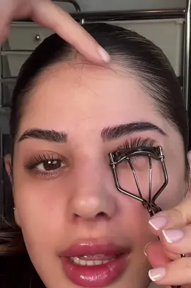 How to Get Perfect Curly Lashes Side Eye 👁️#curlyeyelashes #eyelashescurltutorial