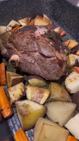 The end part of making lamb roast because sis was to in her zone being chef 😮‍💨🤌🏽👅 