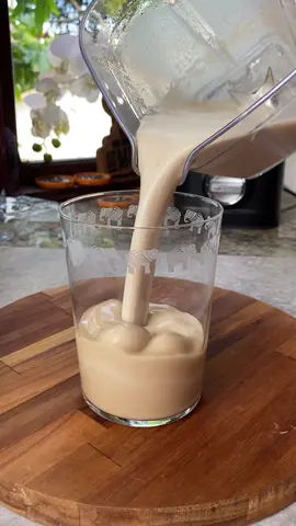 Cafe + banana ??? Só experimentando pra saber o gosto dessa mistura. A praticidade me convenceu e a minha reação ta no video kkkkkkkkk faria? #cafecombanana #bananacomcafe #cafegeladocombanana #frapuccinodebanana #frapuccino #pretreino #receitafacil 