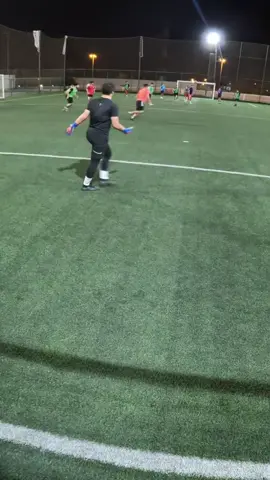 مين الحارس المرمى إلي بذكرك بالتصديات هاذي ؟؟🧤⚽️😱 #goalkeeper #keeper #fyp #foryou #viral #football #gk_kanbar  Like and follow 😍