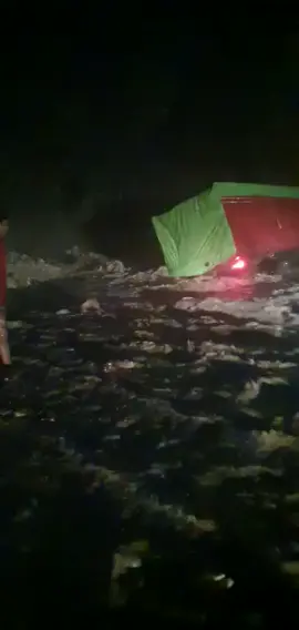 Banjir di jalan trans Sulawesi Poso- Luwuk#bencanaalam #banjirbandang #hujandimalammingguremix #fyp 