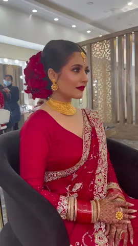 Wedding day look!!Thank-You for the beautiful makeover @makeupwithrazzu  #bridalmakeup #bride #bridallook 