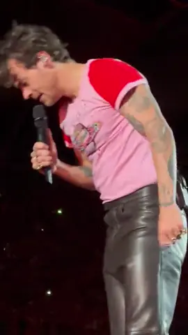 Don't hit him! 😡😡 But he being dramatic after being hit with a plushie on stage at Metricon Stadium in Gold Coast, Australia! - February 28. (via satellitestyls). . . . . . . . . . . . . . . . . . . . . . . . . . . . . . #harrystyles #Australia #Melbourne #tour #2023 #loveontour #hslot #stage #concert #music #live #harryshouse #youarehome #king #gucci #gentelman #hot #man #handsome #stylish #oliviawilde #boyfriend #holivia #happy #Love #4u #foryou #foru #fyp #fy #fypシ #1d #onedirection #hshq #viral @hshq 