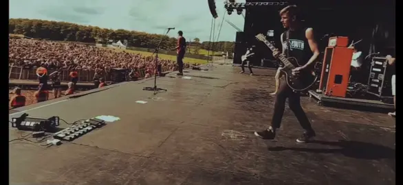 #smoothseasdontmakegoodsailors #smoothseas #neckdeep #lifesnotouttogetyou #neckdeepuk #poppunk #elderemo #fyp 