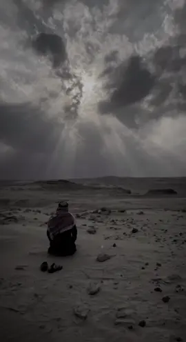 أقبِل دعاء من مد لك تالي اليل يديھ ّ.