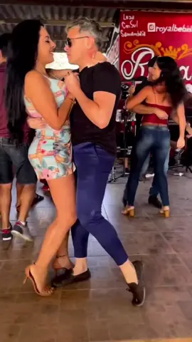 O Wan não consegue ficar sério, impressionante #casal #forro #dança