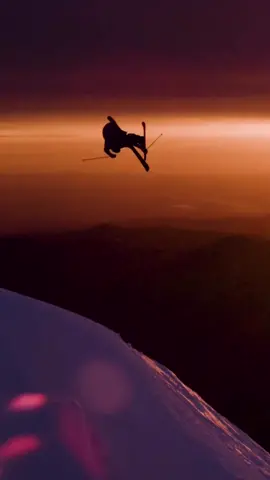 Sunset flips 🙌 #skiing #flips #snowskiing #snow #skis #ski #steez #steezy #grouse #foryou #fyp #bosshunting 
