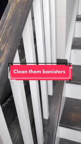 Man i had to clean them banisters real good but a little water and an eraser daddy from @scrubdaddy does the job! #kimmyskreations #scrubdaddy 