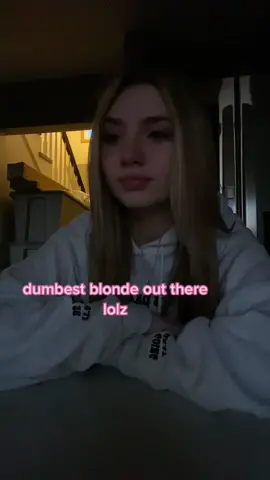 not only is she dumb… she’s literally delusional 😍 #fyp #foryou #dumblonde 