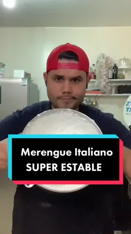 Receta de merengue italiano  -100gr de claras  -200gr de azúcar  -55gr de agua  -esencia de vainilla al gusto  (Opcional uña gotas de Limón)  -En un recipiente vertimos el azúcar y el agua y lo llevamos al fuego (cuando el almíbar llegue a 100 grados)  -batimos las claras a máxima potencia  -cuando el almíbar llegue a 118°  -volcamos la preparación a las claras en hilo constante sin dejar de batir  -batimos el merengue hasta que el bowl esté totalmente frío  -cuando ya estamos batiendo el merengue podemos agregarle la ensucia de nuestra preferencia o unas gotitas de Limón  Y así de sencillo es hacer este merengue que es perfecto para decorar cupcakes, pasteles o tus postres favoritos como el 3 leche 😋 Déjame en los comentarios cuál merengue usas  -Suizo o Italiano  Los leo 👀  #Receta #merengueitaliano #recetasfaciles #merengues #pasteleria #pastelerosdetiktok #emprendedoresdetiktok 