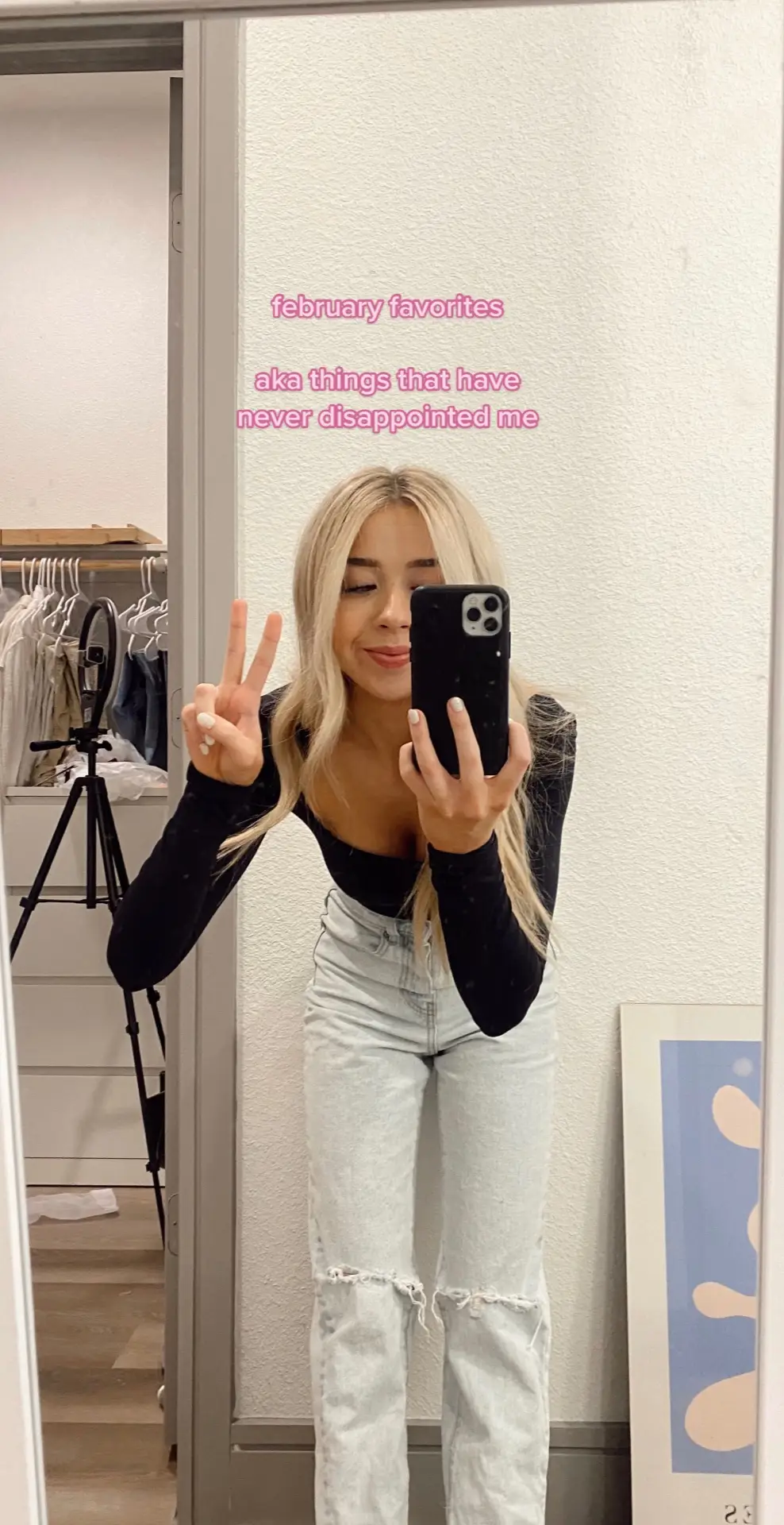 I’m as basic as it gets but I had to share🤌🏼🧡 #feburary #monthlyfavorites #makeupproducts #beautylovers #hairproducts #feburaryfavorites 