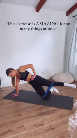 One of my favorite exercises! The kneeling side plank with banded hip abduction 🔥 It’s a must try! If it’s too intense on your glutes, you can definitely start without the band and work your strength up.   #fyp #viral #homeworkout #glutesworkout #bootyband 