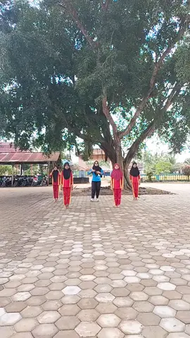 anak2 say: Bu buat senam Susanti... 🧕: okay kita buat sekarang 😉 #gurumuridtiktok #ayasusanti  #ipinupin 