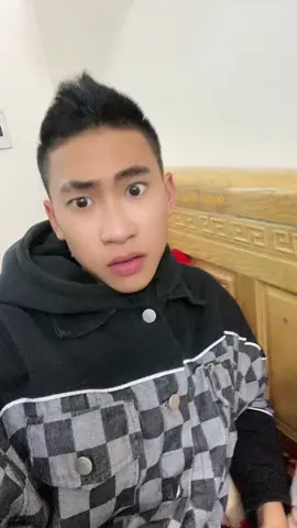 Khiêu chiến thì làm séc, lom dom bướccc😏