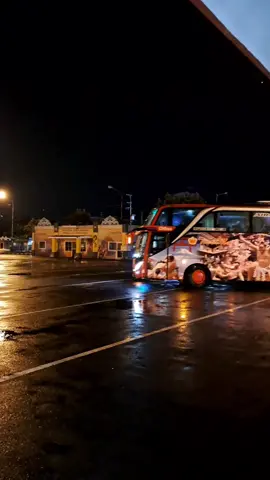 pembalap wisata jawatimuran with mahajaya tour&travel #mahajayatour #tiaramasbus #tiaramasgroup #tiaramaswisata  #busjawatimuran #bus #ayonaikbus  #busmania #busjatim #buspariwisata  #pesonabusindonesia #pesonabus  #pesonabusjatim #maniabus 