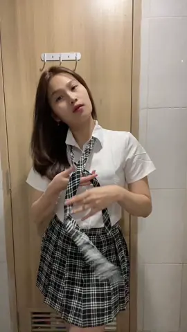 Ajarin pake dasi ngap udh lupaa caranya :)