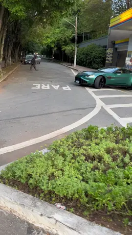 Astom martin f1 edition #astonmartin #avenidaeuropa #luxo #posto #carro 