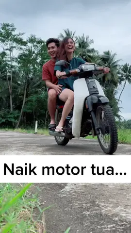 Naik motor tua #fyp #viral #pasutri #suami #istri #keluargamuda #fypシ 