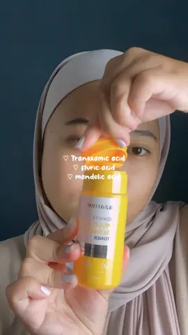 Wajah glowing karena pake toner sejuta umat 👀✨ yang mau glowing juga wajib cek di keranjang kuning‼️@azarinecosmetic #tonersejutaumat #toner #racuntiktok #racunintiktok #fyp 