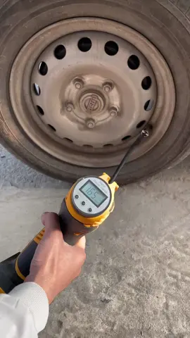 Bơm xe chạy pin hukan !! Thân máy bơm xe hukan . Test bơm lốp xe tải .#hukan #thanbomxe #bomxe #bơmxetựđộng #suachua #suachuaoto #suachuaxemay 