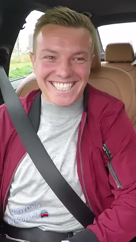 Heb je een blauw oog gek! #andyvandermeijde #jordyclasie #bijandyindeauto #az #feyenoord #fy #foryou #fyp #foryoupage #humor #trending 
