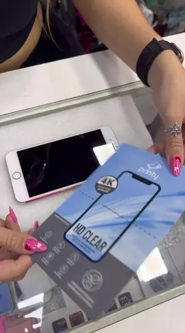 Aplicando película de hydrogel  #pelicula #capinhas #capinha #peliculas #celular #celulares #case #iphone #samsung #xiaomi #mototola #capinhasdecelular 