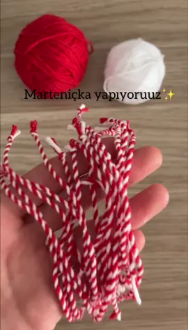 Mart ayı geldiğine göre sevdiklerimize marteniçka yapıyoruz✨❤️ Marteniçka Bulgar geleneğidir. Mart ayında dilek dileyerek bileğe takılır ve bahar çiçekleri açmış bir ağaca bağlanır. İnanışa göre bilekliği satın almamalısınız çünkü sadece hediye edildiğinde dileğiniz kabul olur ✨ -Beyaz ip, uzun ömrü, kırmızı ip ise gücü ve sağlığı simgeler. #marteniçka 