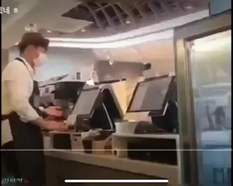 Ước gì quán mình cũng có event này 🤣🤣🤣#hanquoc #hoctienghan #한국어 #한국어공부 #duhocsinh #lamthem #hoithoaitienghanthucte 