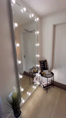 Make a vanity mirror with me 💡 #DIY #diyhomedecor #vanitymirror #vanitymirrorwithlights #roomaesthetic #lashroomdecor #lashroomideas #lashroomvibes 