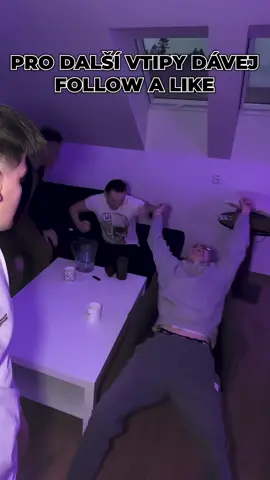 Další vtipy pište do komentářů🥲🤣🤣🤣#johnymkv#johnymkvfamily 