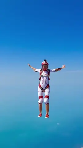 FREE FALLING  (IG: karinejoly.airwax) #skydive #jump #freefall #sky #extreme #unreel 