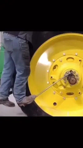 You can feel his pain 😬🚜💪 #johndeere #tractor #tractorfails #failvideo #mechanic 