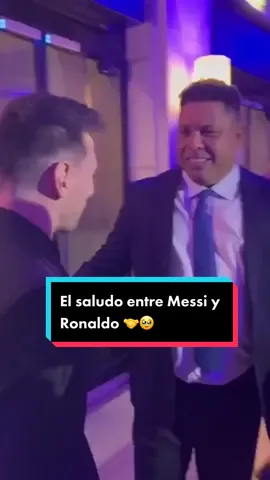 🤯 ¡VAYA CALIDAD DE VIDEO! 🇦🇷 Messi 🤝 @Ronaldo Lima  🇧🇷 juntos en #TheBest 😮‍💨 ¿Cuántos ❤️ para este encuentro de ensueño? 📹 oddznetwork #messi #leomessi #ronaldo #ronaldonazario #brasil #argentina #legends #Soccer #futbol