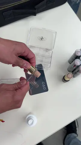 A condensed kit means less clutter, less weight and faster glam time! @vueset 