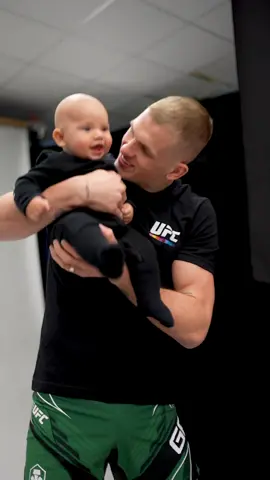 The most wholesome content you’ll see today 🥺 #iangarry #UFC #newborn  