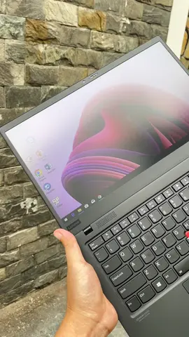 Lenovo ThinkPad X1 Carbon Gen 7 có thiết kế mỏng, nhẹ nhưng vô cùng chắc chắn, đạt độ bền chuẩn quân đội. Màn hình 14inch Full HD hiển thị sắc nét. Bàn phím chất lượng điển hình cho dòng ThinkPad, cực kỳ êm tay Thời lượng pin dài và trọng lượng siêu nhẹ chỉ 1KG phù hợp cho di chuyển nhiều nơi Đầy đủ các cổng kết nối thông dụng cho các kết nối thiết bị ngoại vi #laptop #thinkpad #Tech #congnghe #xuhuong #LearnOnTikTok #ultrabook #laptopmongnhe #thinkpadx1carbon