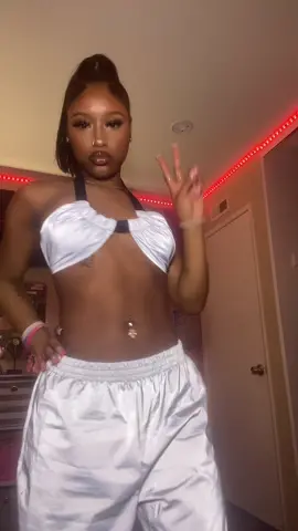 i look so cute #szaisthegoat #trending #viraltiktok #prettygirlsontiktok #tutorial #grwmmakeup #makeuptutorial #brownskingirl #blackgirltiktok #futureinfluencer #viralvideo 