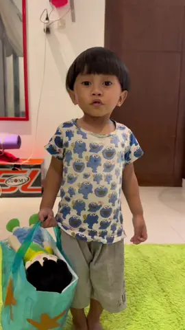 Take nya berkali2 karna mama ketawa mulu setiap abang acting kedinginan 🤣🤣 #kids #rubyfain 