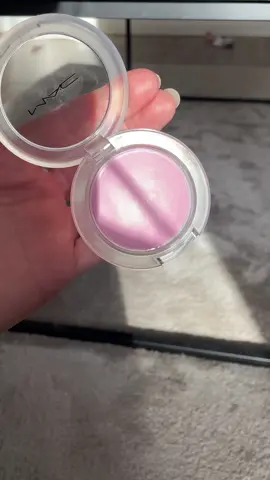 I see pink cheeks and undereyes everywhere and I love the look so let’s see what the hype about this one is🍬#pinkblush #macblush #maccosmetics  #makeup #skincare #macglowplayblush 