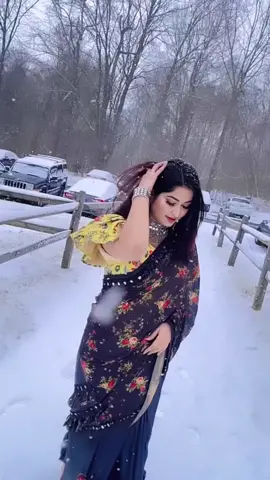 Amar pictures or video korte gele thanda lagena 😁. Today’s question what color is my shoe again? 😁😁 #siniahossien #bdtiktokofficial #viral #slowmo #bdtiktok #trending 
