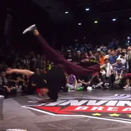 @bboyklash.official droppin bombs 💣💣 . . Like our content? Hit that follow button 🔵 ▶️@BREAKIN_UNIVERSE▶️ ▶️@BREAKIN_UNIVERSE▶️ ▶️@BREAKIN_UNIVERSE▶️ #breaklife #breakinuniverse #bboying #bgirling #bboys #bgirls #breaking #powermove #powermoves