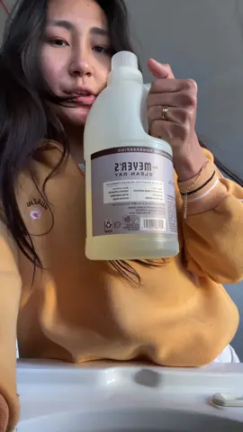 happy thursdayyyy #laundryday #dolaundrywithme #talkingvideos #laundryvlog 