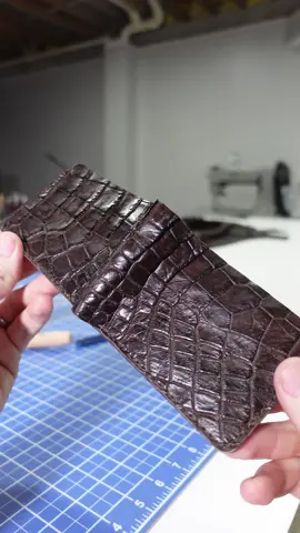 I turned an alligator into a wallet 🐊  #asmr #handmade #madeinamerica #alligator #wallet #leathercraft